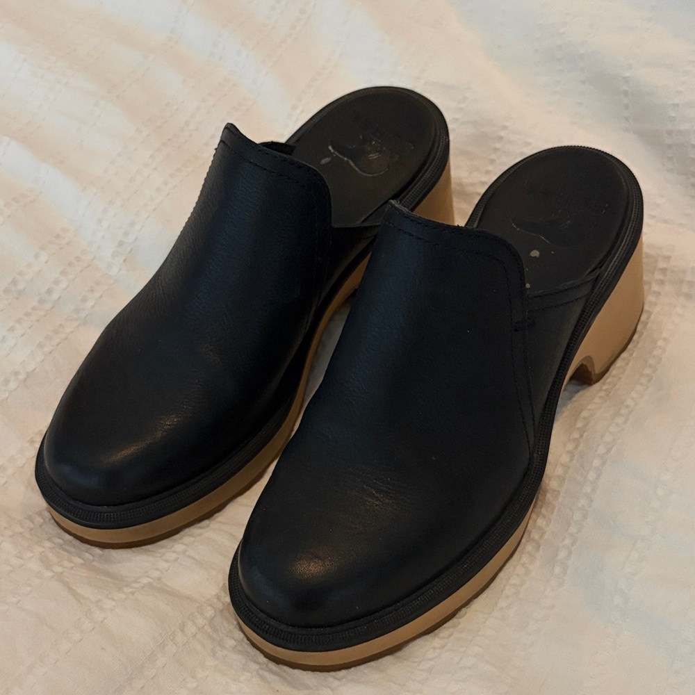 Sorel Black and Tan Women's Mules